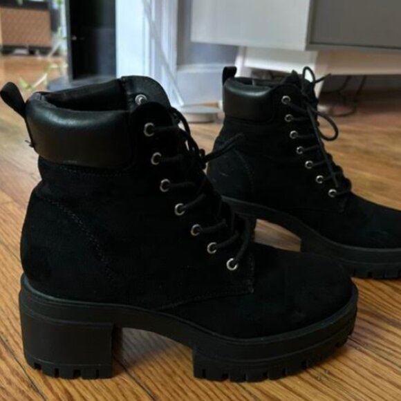 Forever 21 Women Black Suede Lace Up Combat Boots Lug Sole Padded Ankle Size 5.5 - Picture 1 of 6